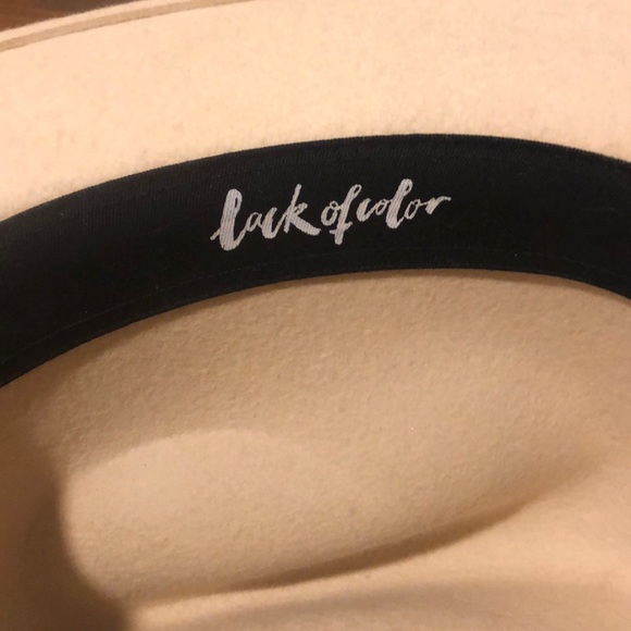 Lack of color Hat - Picture 2 of 4